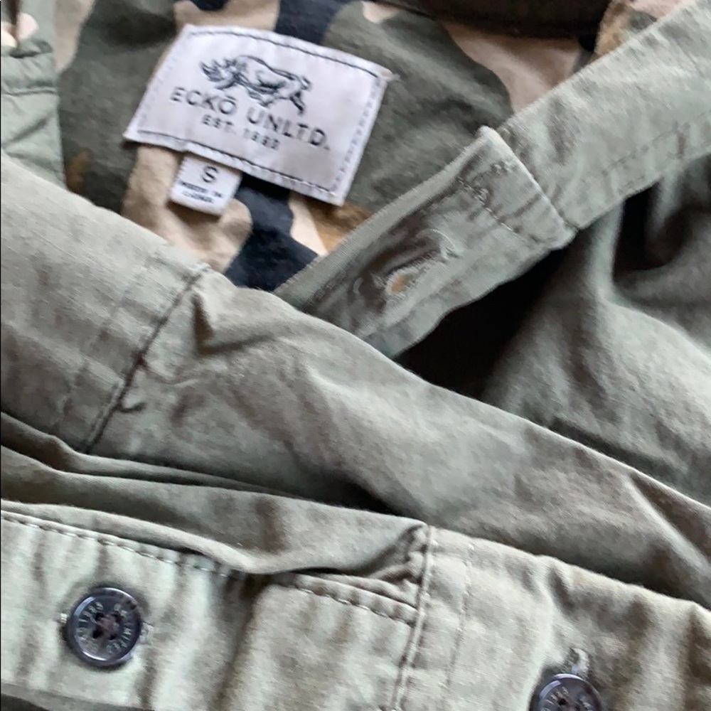 Button down - Picture 3 of 4